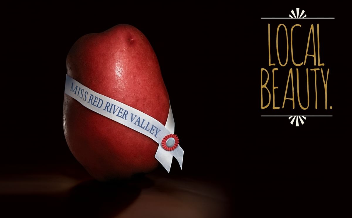 It’s fresh red potato harvest time in Red River Valley. The Red River Valley is known for its Red Potatoes, and for good reason – the unique soil, the weather, and in the case for Black Gold Farms, continued innovation to dig deeper to produce the bes