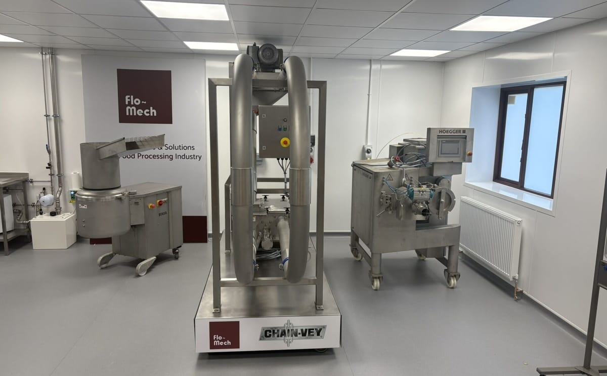 The Modern Process Equipment (MPE) Chain-Vey system on display in Flo-Mech’s new demonstration facility, highlighting its gentle and efficient tubular drag conveying technology.
