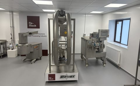 The Modern Process Equipment (MPE) Chain-Vey system on display in Flo-Mech’s new demonstration facility, highlighting its gentle and efficient tubular drag conveying technology. The Modern Process Equipment (MPE) Chain-Vey system on display in Flo-Mech’s new demonstration facility, highlighting its gentle and efficient tubular drag conveying technology.