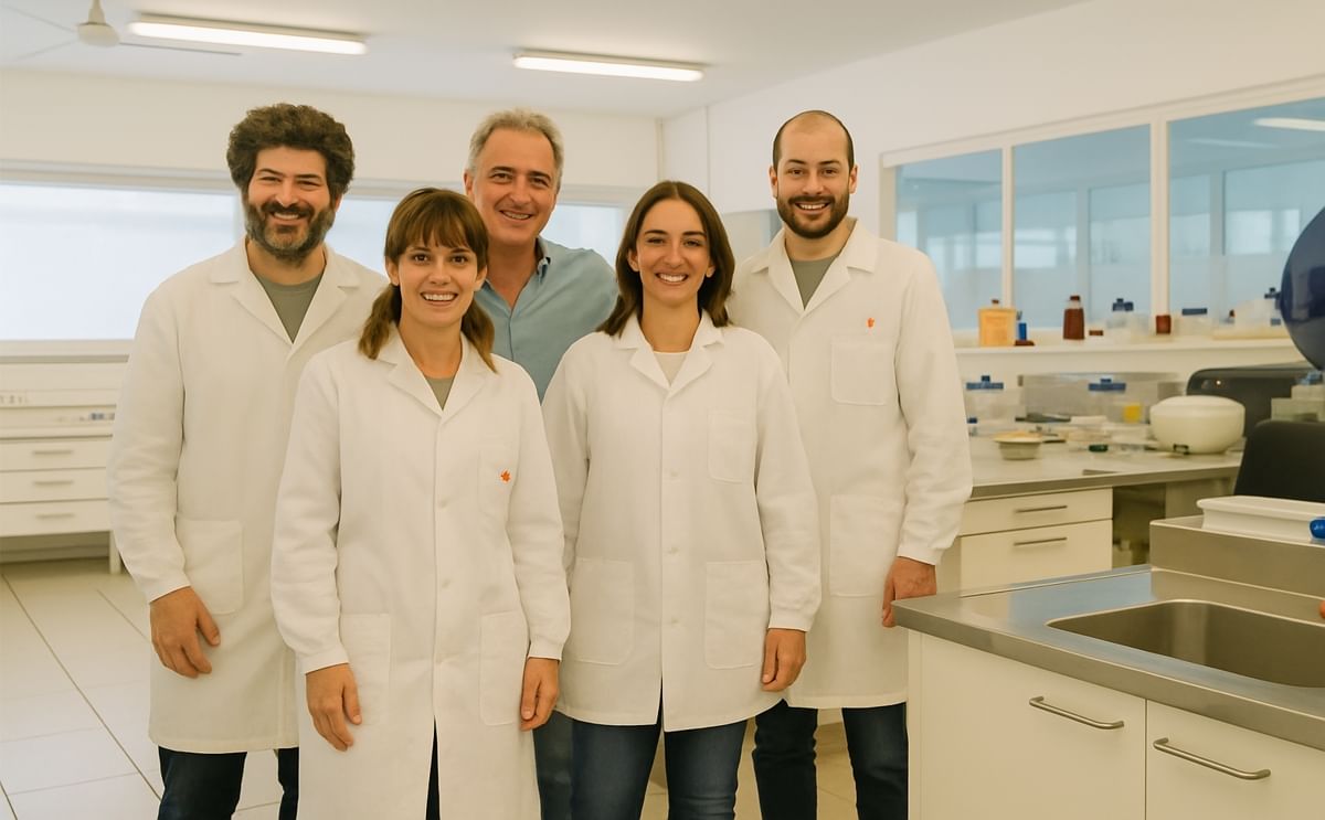 Los investigadores del INTA Balcarce Leonardo Storani, Sergio Feingold, Matías González, Cecilia Décima Oneto y Gabriela Massa.