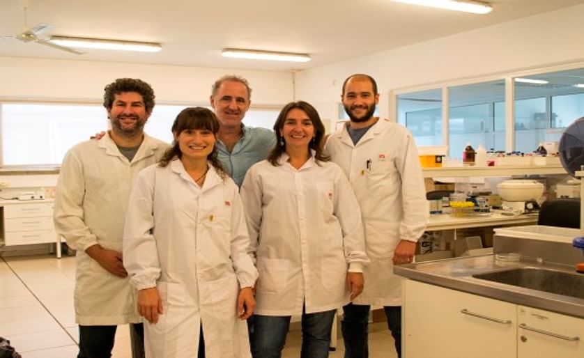 Los investigadores del INTA Balcarce Leonardo Storani, Sergio Feingold, Matías González, Cecilia Décima Oneto y Gabriela Massa.