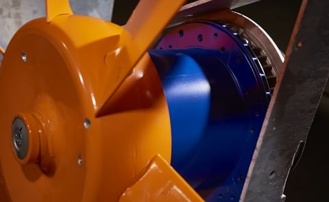 Close-up view of Mooij Agro's EC Axial 1000 fan, featuring 6 aluminium blades and a motor with a capacity of no less than 5,2 kW. Close-up view of Mooij Agro's EC Axial 1000 fan, featuring 6 aluminium blades and a motor with a capacity of no less than 5,2 kW.