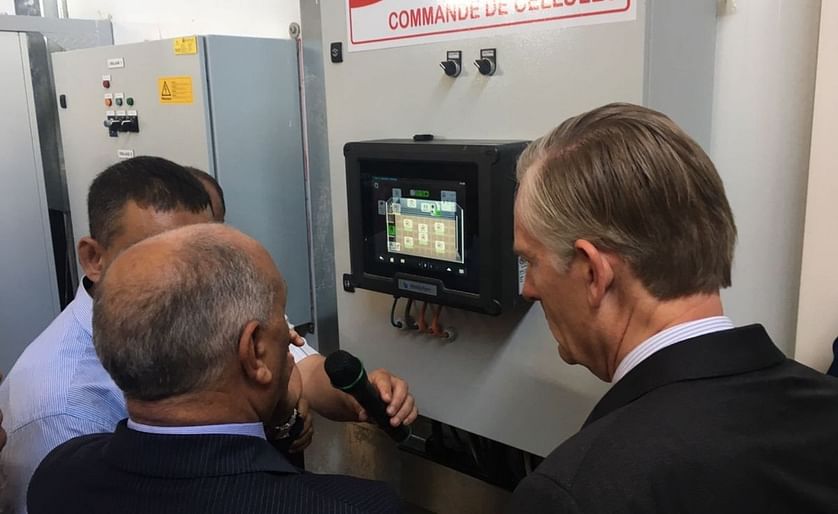 During a tour of the new storage facilities, Mr. Robert van Embden, the Dutch Ambassador in Algeria, takes a look at the computer control that assures optimal conditions in the storages