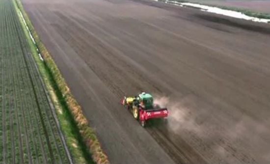 From plant to customer; NEDATO, World Class Potatoes (in Dutch)
From plant to customer; NEDATO, World Class Potatoes (in Dutch)
