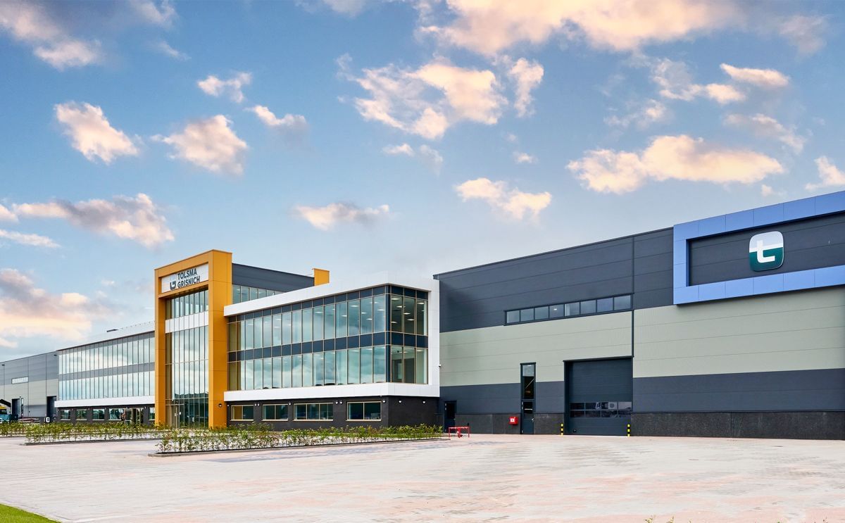Tolsma-Grisnich’s new sustainable headquarters at Cavalier 3, Emmeloord, unites production, logistics, and offices to drive growth and innovation. Tolsma-Grisnich’s new sustainable headquarters at Cavalier 3, Emmeloord, unites production, logistics, and offices to drive growth and innovation.