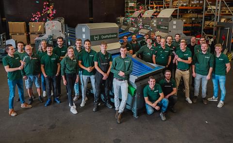 Flikweert Vision's 200th Quality Grader in Action: Celebrating a significant milestone with advanced optical sorting technology. Flikweert Vision's 200th Quality Grader in Action: Celebrating a significant milestone with advanced optical sorting technology.