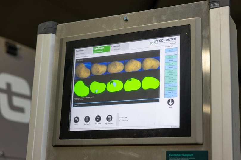 The Optica Q control interface displays potato quality analysis, enabling automated detection of defects during seed potato grading. The Optica Q control interface displays potato quality analysis, enabling automated detection of defects during seed potato grading.