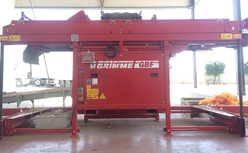 A Grimme automatic box filler is used for filling the boxes. They use a Grimme device for the automatic filling of boxes