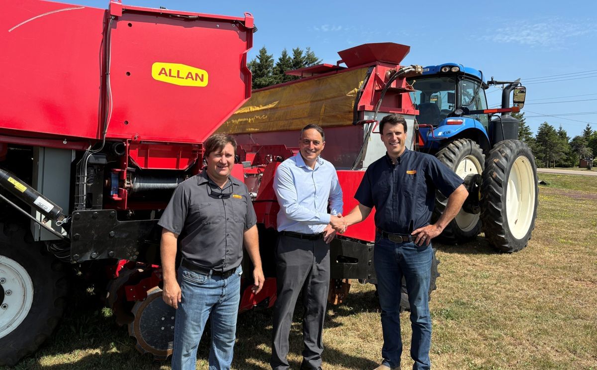 Oxbo and Allan Equipment leadership seal their new exclusive dealer partnership, bringing advanced planting and harvesting solutions to potato growers.