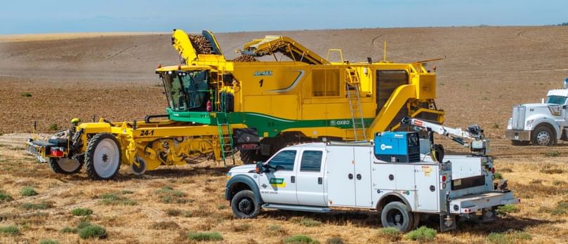 Oxbo’s high-capacity self-propelled potato harvester in action, delivering efficiency and reliability to growers across North America.