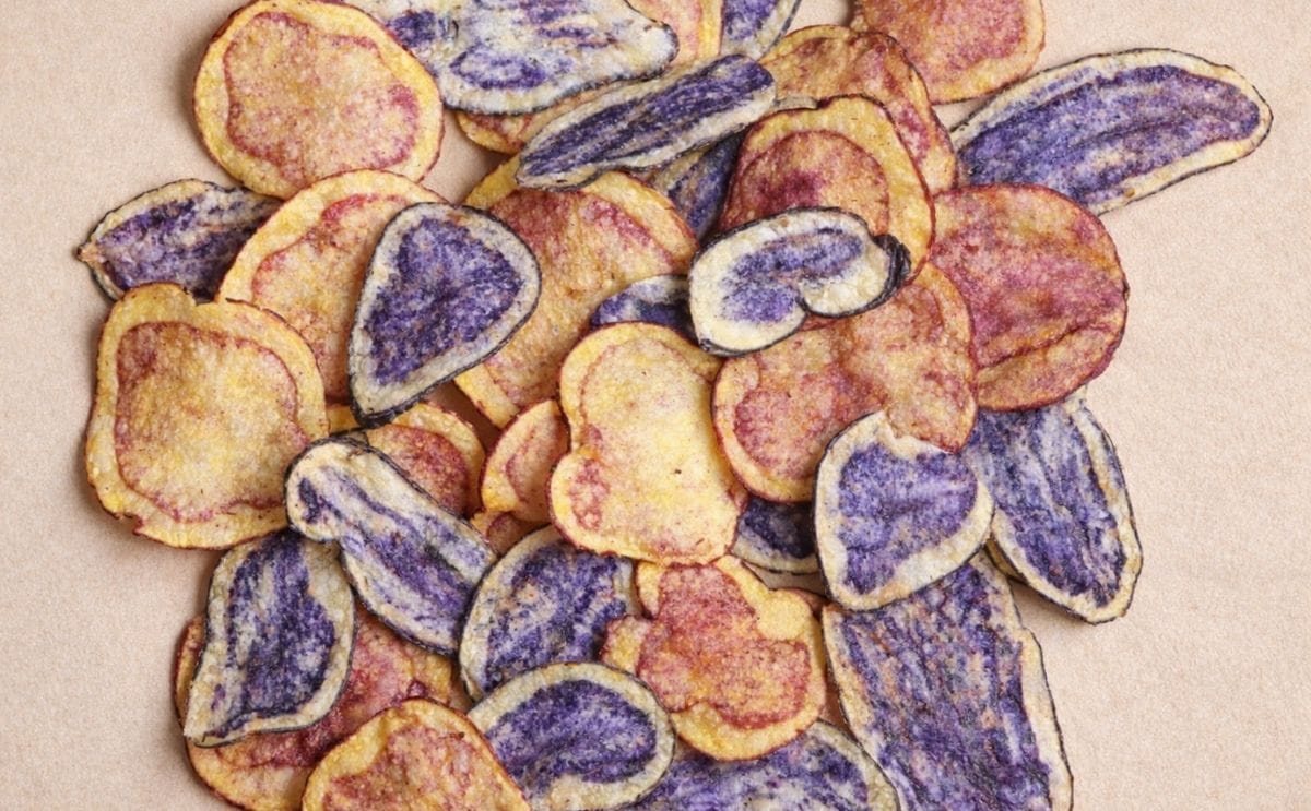 Papas de colores llaman la atención de empresas y productores