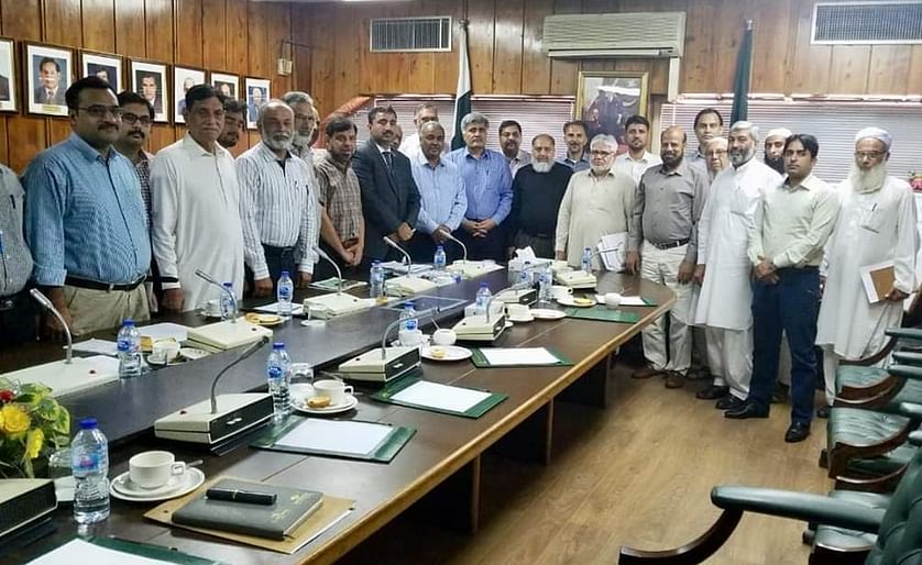 Group photo taken at the meeting of the Variety Evaluation Committee (VEC) of the Pakistan Agriculture Research Council (PARC) in Islamabad, Pakistan (Courtesy: Bari Traders)