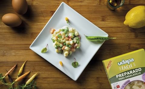 La primera novedad, el 'Preparado para ensaladilla', contiene, además de dados de patata, guisantes y zanahorias, por lo que es un producto ideal para todos/as los/as amantes de esta refrescante elaboración. La primera novedad, el 'Preparado para ensaladilla', contiene, además de dados de patata, guisantes y zanahorias, por lo que es un producto ideal para todos/as los/as amantes de esta refrescante elaboración.
