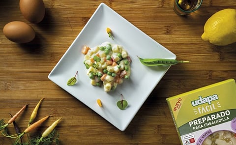 La primera novedad, el 'Preparado para ensaladilla', contiene, además de dados de patata, guisantes y zanahorias, por lo que es un producto ideal para todos/as los/as amantes de esta refrescante elaboración. La primera novedad, el 'Preparado para ensaladilla', contiene, además de dados de patata, guisantes y zanahorias, por lo que es un producto ideal para todos/as los/as amantes de esta refrescante elaboración.