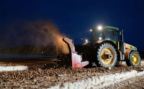 PEI Farmers destroys his potato crop by putting it through a snowblower. An estimated 250 million pounds of PEI potatoes were destroyed in 2022 due to the Federal government’s restrictions. (CNW Group/PEI Potato Board) PEI Farmers destroys his potato crop by putting it through a snowblower. An estimated 250 million pounds of PEI potatoes were destroyed in 2022 due to the Federal government’s restrictions. (CNW Group/PEI Potato Board)