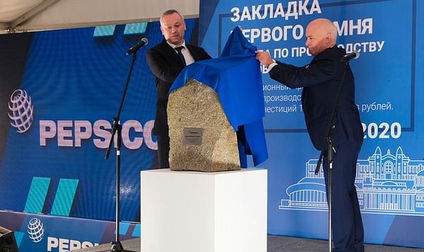 Andrei Travnikov, Governor of the Novosibirsk Region (left) and Neil Sturrock, President of PepsiCo Russia, Belarus, Ukraine, the Caucasus and Central Asia (right) unveil the first stone of Pepsico Russia's Novosibirsk plant.