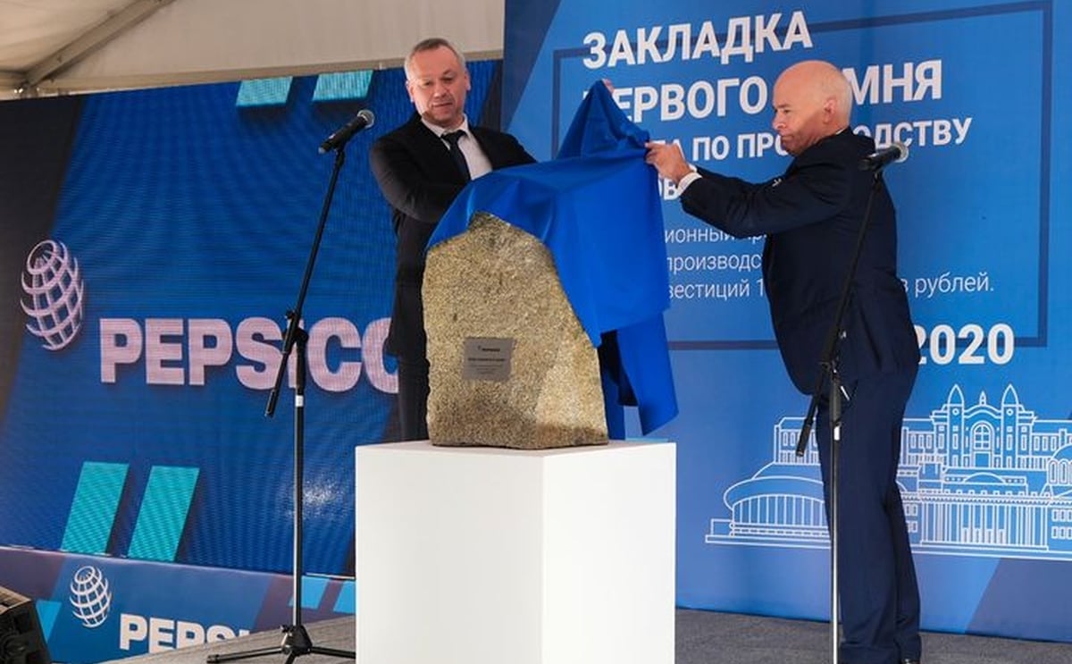 Andrei Travnikov, Governor of the Novosibirsk Region (left) and Neil Sturrock, President of PepsiCo Russia, Belarus, Ukraine, the Caucasus and Central Asia (right) unveil the first stone of Pepsico Russia's Novosibirsk plant. Andrei Travnikov, Governor of the Novosibirsk Region (left) and Neil Sturrock, President of PepsiCo Russia, Belarus, Ukraine, the Caucasus and Central Asia (right) unveil the first stone of Pepsico Russia's Novosibirsk plant.