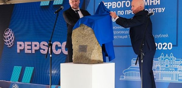 Andrei Travnikov, Governor of the Novosibirsk Region (left) and Neil Sturrock, President of PepsiCo Russia, Belarus, Ukraine, the Caucasus and Central Asia (right) unveil the first stone of Pepsico Russia's Novosibirsk plant.