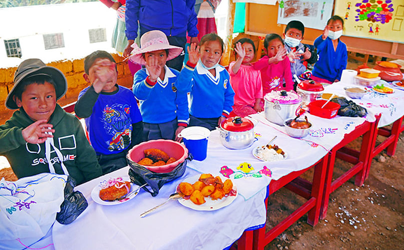 Niños ancashinos exhiben gastronomía a base de papa como pan, picante de cuy y tocosh. Niños ancashinos exhiben gastronomía a base de papa como pan, picante de cuy y tocosh.