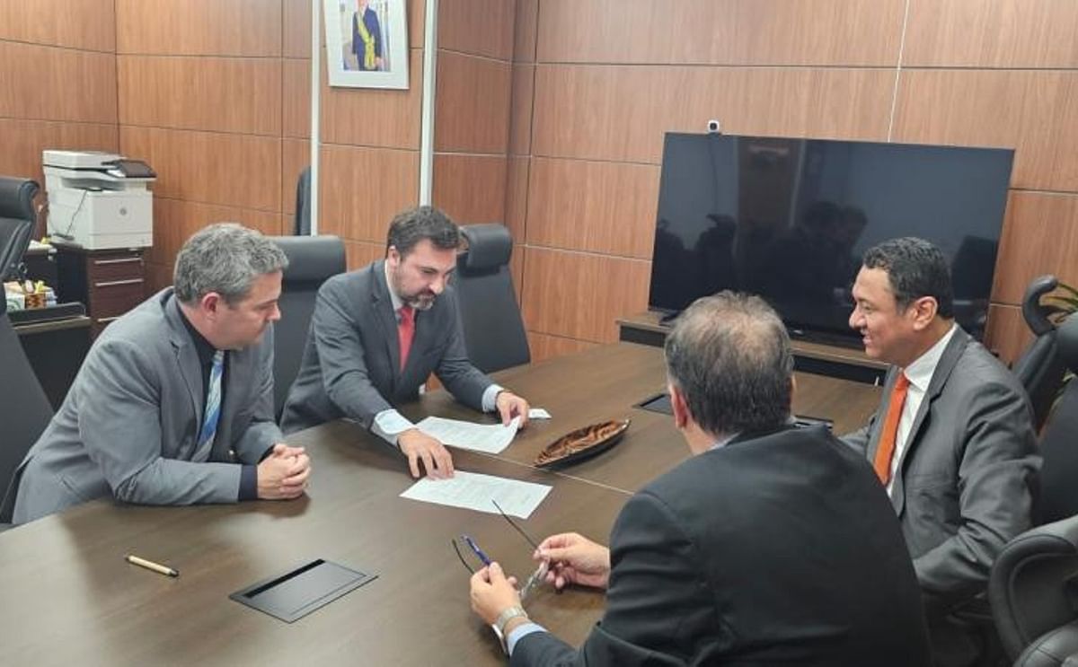 Titular del Midagri estuvo en Brasil participando de un evento internacional e impulsar el acceso de papa, fresa y frambuesa a este importante país sudamericano. Titular del Midagri estuvo en Brasil participando de un evento internacional e impulsar el acceso de papa, fresa y frambuesa a este importante país sudamericano.
