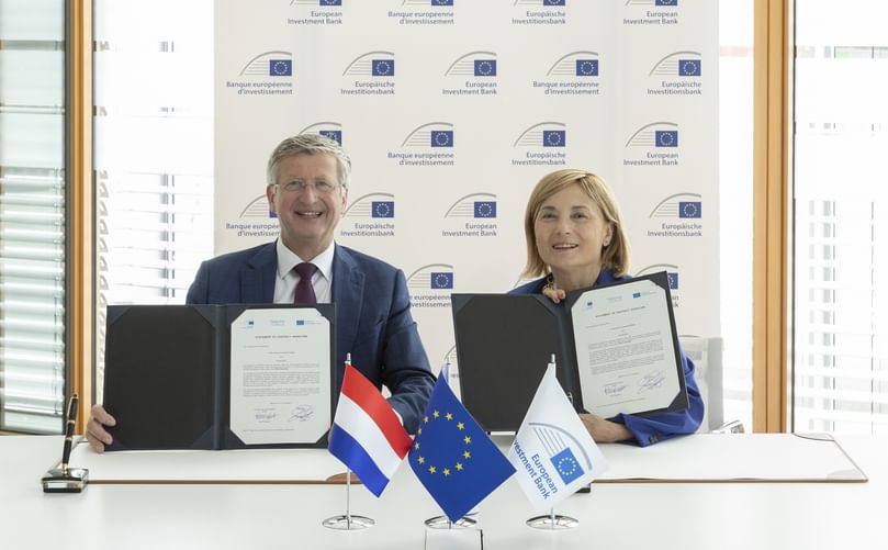 EIB Vice-President Gelsomina Vigliotti and Solynta CEO Peter Poortinga at the signing of the EUR 20 million (USD 21.8 million) financing agreement to support climate-resilient potato innovation. EIB Vice-President Gelsomina Vigliotti and Solynta CEO Peter Poortinga at the signing of the EUR 20 million (USD 21.8 million) financing agreement to support climate-resilient potato innovation.