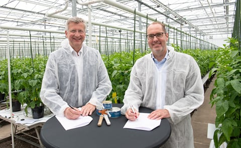 Peter Poortinga, CEO of Solynta and Frank Terhorst, EVP Strategy & Sustainability at Bayer AG Peter Poortinga, CEO of Solynta and Frank Terhorst, EVP Strategy & Sustainability at Bayer AG