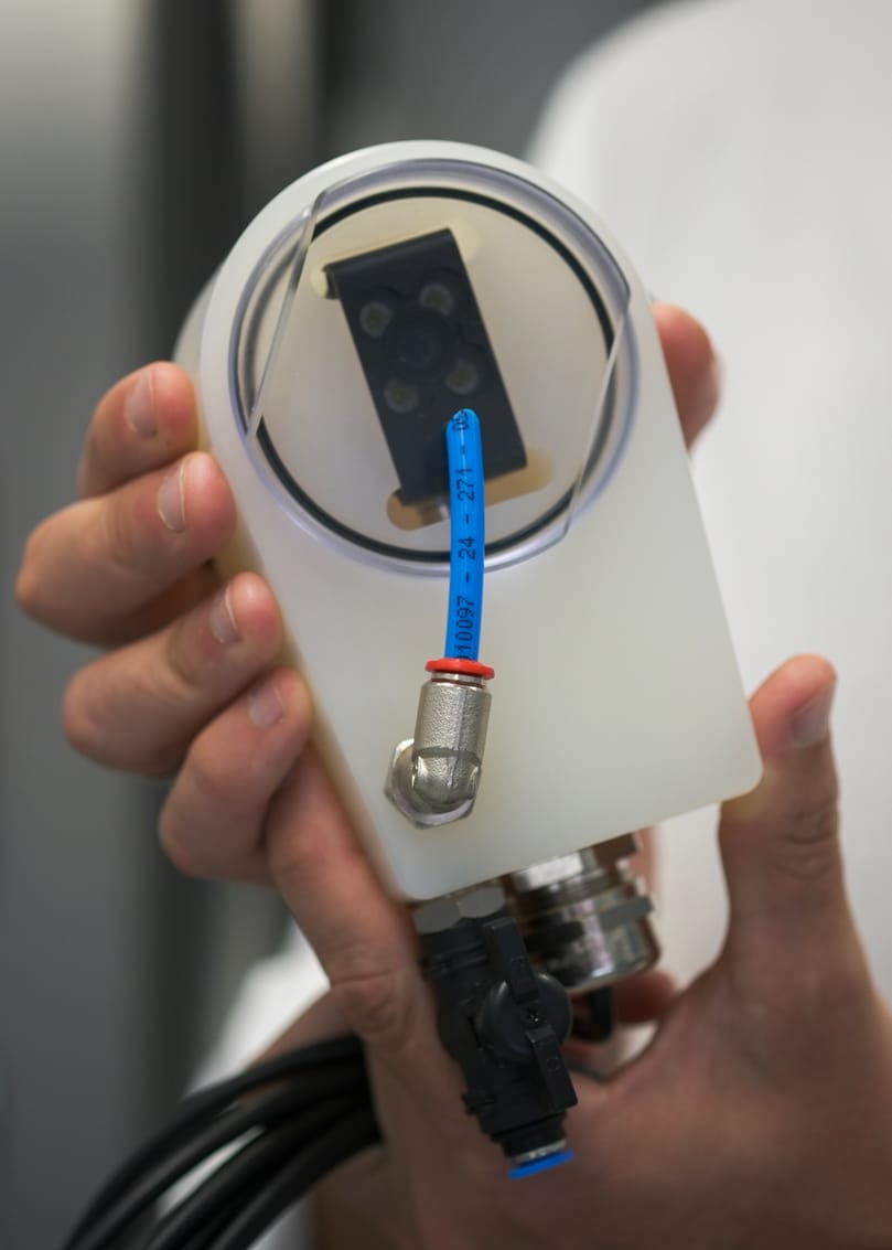 Elea's PiCon Vision combines AI-powered image analysis with advanced camera technology to monitor belt load, dirt, and foam formation during PEF processing.