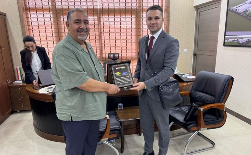 Mr. Shaban Al-Nahar presents a commemorative plaque to the Bulgarian Consul, marking the occasion. Mr. Shaban Al-Nahar presents a commemorative plaque to the Bulgarian Consul, marking the occasion.