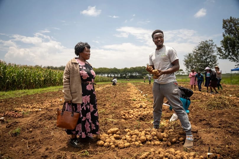 Potato farmer Peter Njuguna shares observations with fellow growers during the field evaluation in Njoro Potato farmer Peter Njuguna shares observations with fellow growers during the field evaluation in Njoro