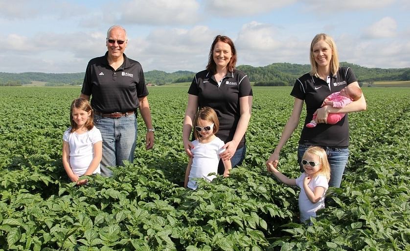 America's potato farmers: (left to right) Larry Alsum and daughters, Heidi Randall Alsum and Wendy Dykstra, and grandchildren.