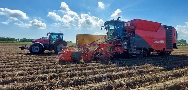 South-Africa meets first Dewulf potato harvester