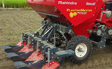 Mahindra launched the 'PlantingMaster Potato +' in the key potato markets of Punjab, Uttar Pradesh and Gujarat. FES partnered with Dewulf to provide Indian potato farmers with best in global technology.
Mahindra launched the 'PlantingMaster Potato +' in the key potato markets of Punjab, Uttar Pradesh and Gujarat. FES partnered with Dewulf to provide Indian potato farmers with best in global technology.