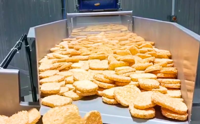 Automated handling of potato-based products using Shri Vibracion’s hygienic vibratory conveyor systems — similar to those used in French fry processing lines. Automated handling of potato-based products using Shri Vibracion’s hygienic vibratory conveyor systems — similar to those used in French fry processing lines.