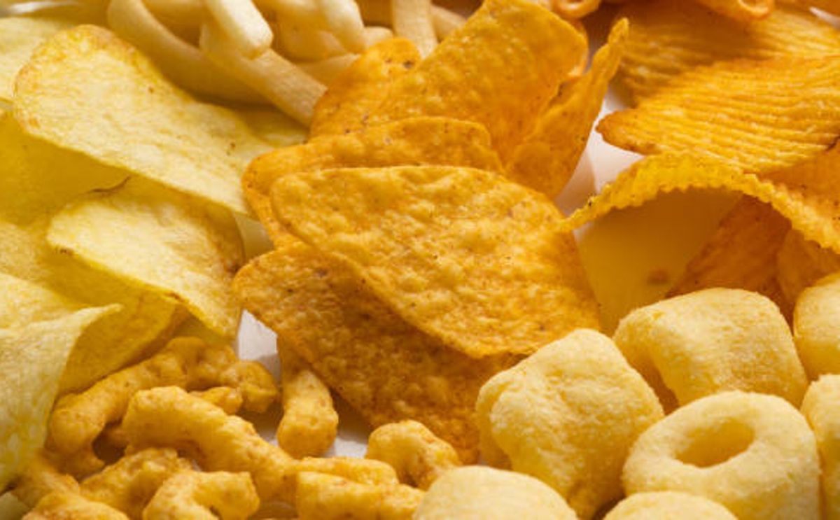 A diverse shelf of potato snacks faces growing pressure as pricing perception reshapes consumer loyalty in an uncertain market. A diverse shelf of potato snacks faces growing pressure as pricing perception reshapes consumer loyalty in an uncertain market.
