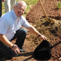 Minister Ritz about to unveil a plaque marking the 100th anniversary of the Agriculture and Agri-Food Canada Potato Research Centre in Fredericton, New Brunswick. Minister Ritz about to unveil a plaque marking the 100th anniversary of the Agriculture and Agri-Food Canada Potato Research Centre in Fredericton, New Brunswick.