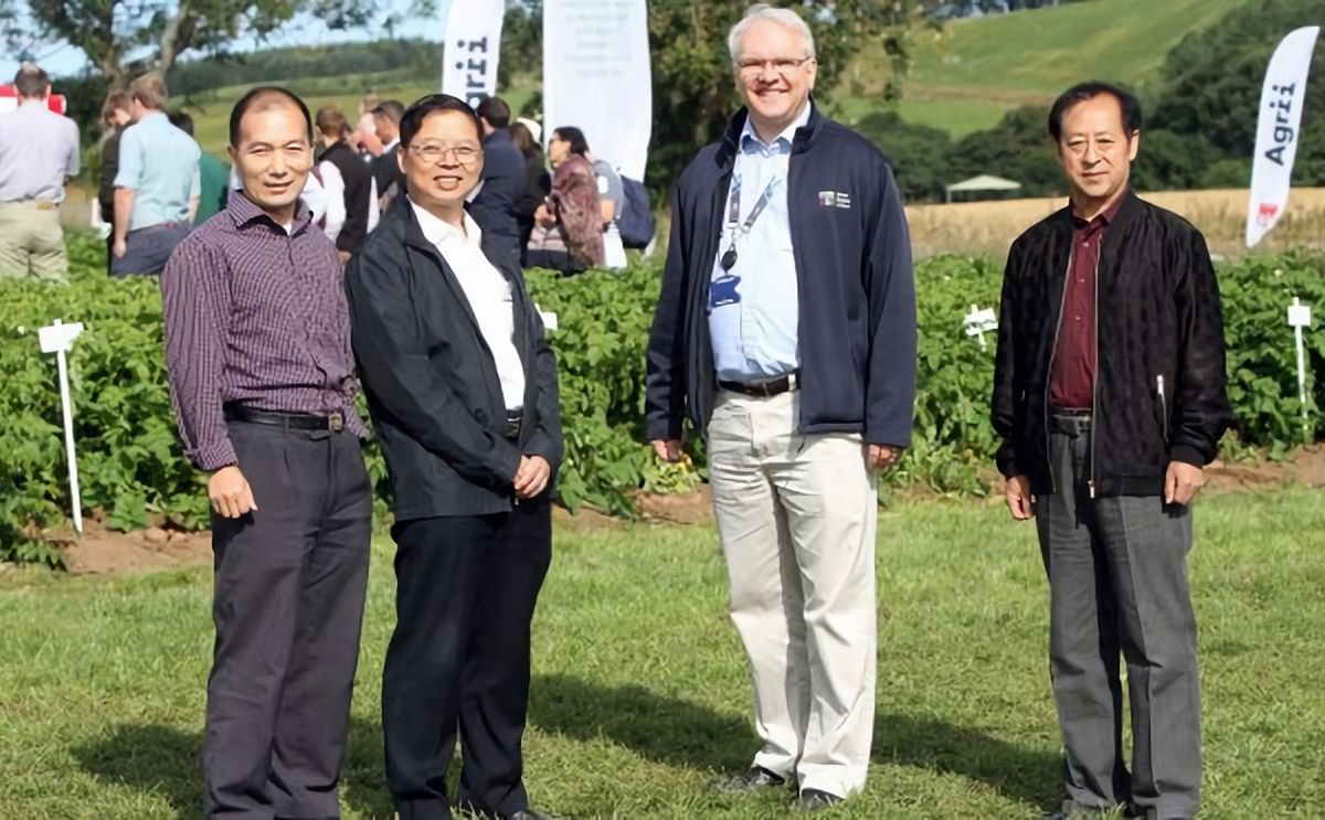 The announcement of £3 million towards a new international laboratory for scientists from Dundee and China underlined Scotland’s global reputation for potato research at the Potatoes in Practice event.