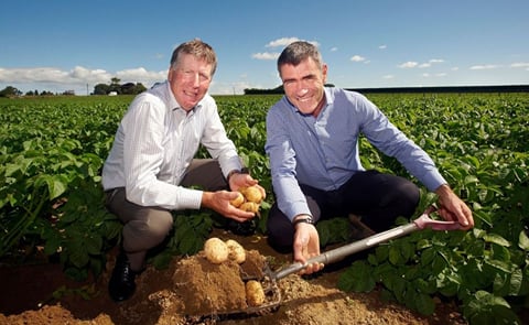 Among those in attendance at the signing ceremony were Stuart Wright, Potatoes New Zealand Chair (left) and Hon Nathan Guy - Minister for Primary Industries (right). Among those in attendance at the signing ceremony were Stuart Wright, Potatoes New Zealand Chair (left) and Hon Nathan Guy - Minister for Primary Industries (right).