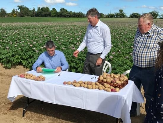 The Deed was signed by representatives from Potatoes New Zealand at a ceremony held on a potato farm in Koputaroa