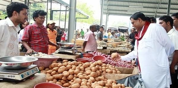 Sri Lanka Minister Rajapaksa visiting potato market
