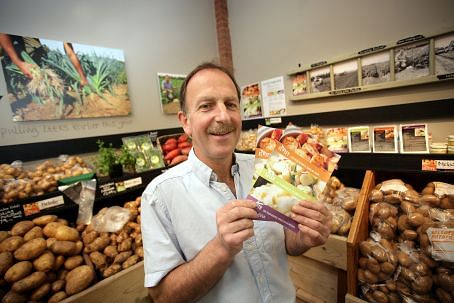 Kevin Stokes, informing the customers of his farm shop on the textures and tastes potatoes can deliver.
