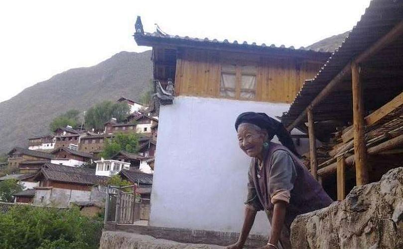 Naxi woman, Stone Village, Yunnan, China. (Courtesy: Yiching Song)