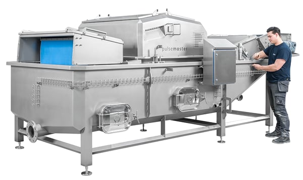 This Pulsemaster's Pulsed Electric Field system is capable of treating up to 60 tons (132.000 lbs) of whole potatoes per hour for the production of French Fries. This Pulsemaster's Pulsed Electric Field system is capable of treating up to 60 tons (132.000 lbs) of whole potatoes per hour for the production of French Fries.