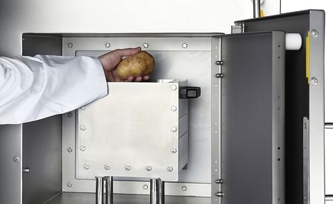 Pulsemaster's new Pulsed Electric Field (PEF) system Solidus can be used for the assessment of the effects of PEF on intact whole potatoes for the production of French Fries, chips (crisps) and potato specialties Pulsemaster's new Pulsed Electric Field (PEF) system Solidus can be used for the assessment of the effects of PEF on intact whole potatoes for the production of French Fries, chips (crisps) and potato specialties