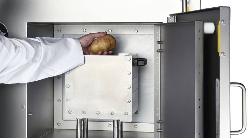 The Pulsemaster Solidus PEF batch system allows you to determine the impact of pulsed electric field treatment on plant cell viability in intact solid plant tissue, such as potatoes. The Pulsemaster Solidus PEF batch system allows you to determine the impact of pulsed electric field treatment on plant cell viability in intact solid plant tissue, such as potatoes.