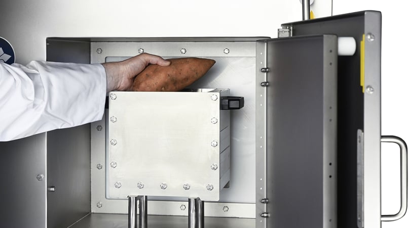 Naast aardappelen, kunnen ook andere (intacte) producten gemakkelijk met de Pulsemaster Solidus batch unit bestudeerd worden Naast aardappelen, kunnen ook andere (intacte) producten gemakkelijk met de Pulsemaster Solidus batch unit bestudeerd worden