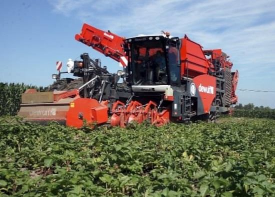 RA3060, a 2-row self-propelled potato harvester with bunker and axial rollers