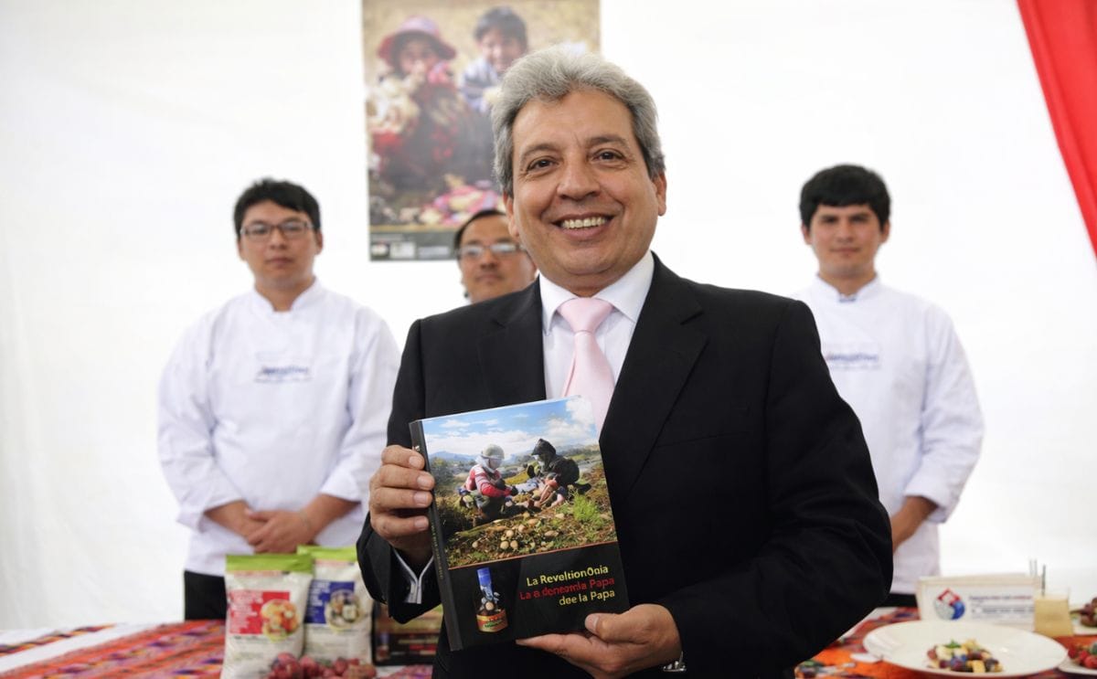 Primer recetario de papas nativas multicolores del Perú Primer recetario de papas nativas multicolores del Perú