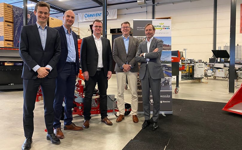Satisfied faces after the acquisition has been finalized. From left to right: Reinaert Molenaar (365 Capital), Wytse Oosterbaan (APH Group), Christian de Vries (Agri 2.0), Olaf ten Thij (Venturefirm) and Boudewijn Molenaar (365 Capital). Satisfied faces after the acquisition has been finalized. From left to right: Reinaert Molenaar (365 Capital), Wytse Oosterbaan (APH Group), Christian de Vries (Agri 2.0), Olaf ten Thij (Venturefirm) and Boudewijn Molenaar (365 Capital).