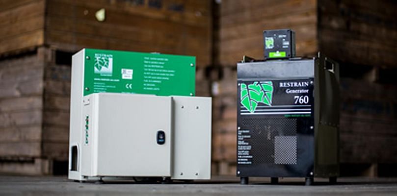 Door gebruik van een Restrain Generator en sensor wordt een zeer lage concentratie ethyleen gas aangevoerd. Het dynamische ethyleen gas weegt ongeveer hetzelfde als lucht en verspreidt zich zodoende over al uw aardappels, zowel in bulk als in houten kratten opslag. Door gebruik van een Restrain Generator en sensor wordt een zeer lage concentratie ethyleen gas aangevoerd. Het dynamische ethyleen gas weegt ongeveer hetzelfde als lucht en verspreidt zich zodoende over al uw aardappels, zowel in bulk als in houten kratten opslag.
