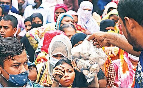 The Trading Corporation of Bangladesh has been selling potatoes for Tk 25 per kg in front of the Jatiya Press Club. With the prices of essentials soaring high, the TCB has been selling onions, lentils, potatoes and oil (Courtesy: Amran Hossain)
The Trading Corporation of Bangladesh has been selling potatoes for Tk 25 per kg in front of the Jatiya Press Club. With the prices of essentials soaring high, the TCB has been selling onions, lentils, potatoes and oil (Courtesy: Amran Hossain)